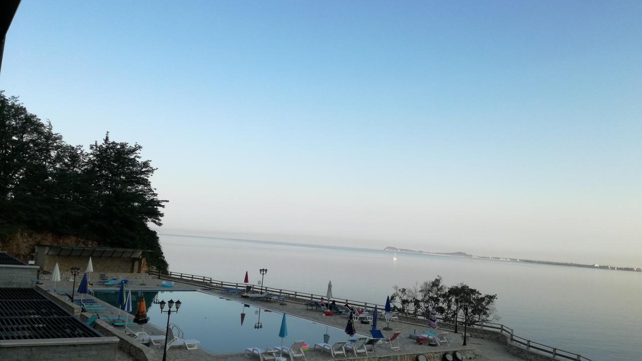 Aneta'S Beach House فلورا المظهر الخارجي الصورة